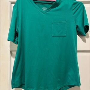 Zyia Women's Green V-Neck pocket Go ToTee